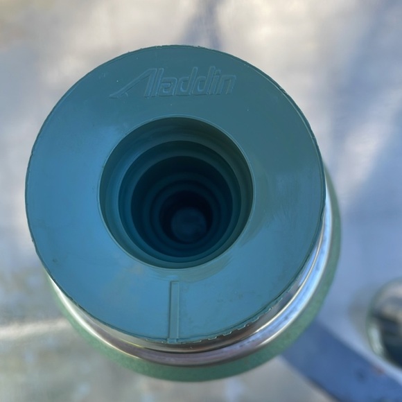 Vintage Stanley Aladdin thermos. Green with handle. Chrome lid and base. Quart - Picture 11 of 16